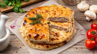 2 или 3 осетинских пирога или пиццы от кафе-пекарни «Пироговъ»