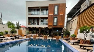 Отдых в Абхазии с завтраком и посещением бассейна в отеле AinLan