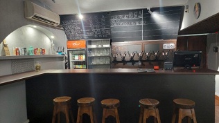 Меню и напитки в баре «Крафт» за полцены