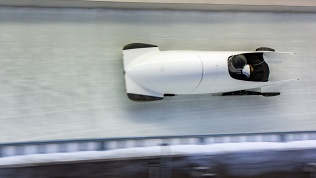 Спуск по Олимпийской санно-бобслейной трассе от компании SankiClub