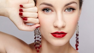 Маникюр и педикюр с покрытием в салоне Roksy