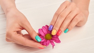 Маникюр и педикюр в галерее красоты и здоровья Art Gallery