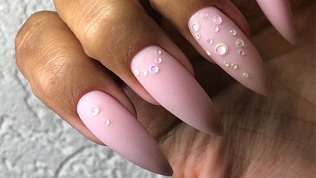 Маникюр с покрытием гель-лаком и наращивание ногтей в салоне BBN
