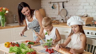 Проведение дня рождения или детского праздника от пространства «Вкуснеенет»