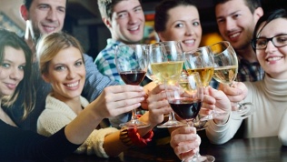 Отдых с проживанием в глэмпинге на берегу реки «Красные кусты»