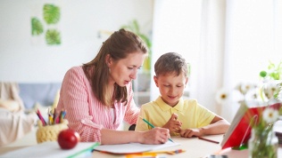 Посещение развивающих занятий в детском клубе «Зайка Развивайка»