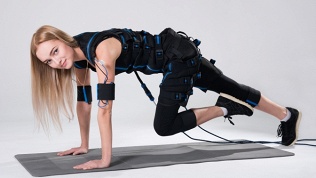 Занятия фитнесом на EMS-тренажере от мастера Антона Баишева