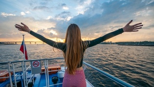 Прогулка на теплоходе с живой музыкой от компании «Музыкальный теплоход»