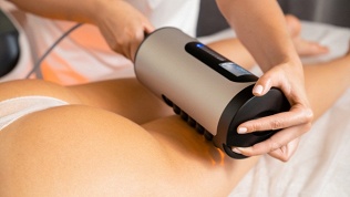 Сеансы роликового массажа с термокомпрессией в Adeo Studio