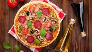 Круг пиццы от пиццерии New York Pizza