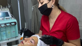 Чистка или пилинг лица в кабинете косметолога-эстетиста Елены Колебошиной