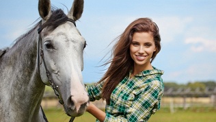 Прогулка верхом на лошади от конного клуба Escada