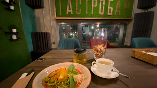 Всё меню кухни и напитки в гастробаре «Шоты & Пинты» за полцены