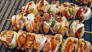 Аренда беседки с мангалом на территории зоны отдыха «Бухта радости»