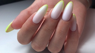 Маникюр и педикюр с покрытием гель-лаком в парикмахерской «Арэв»