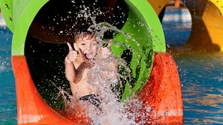 Посещение водных аттракционов, водопадов и бассейнов в аквапарке «Лимпопо» 