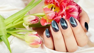 Маникюр и педикюр с покрытием гель-лаком в студии Art Vector Studio