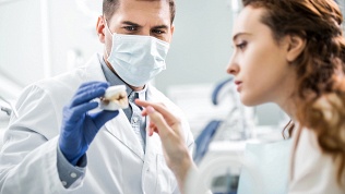 Установка коронки или протезирование зубов в клинике Tvoi Stom