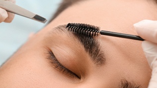Оформление и долговременная укладка бровей в студии «ТМ Бьюти»