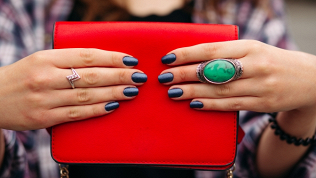 Маникюр и педикюр с покрытием гель-лаком в студии красоты «Графиня»