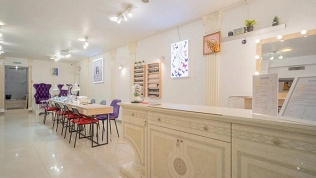 Маникюр и педикюр с покрытием гель-лаком в студии Beauty Nails Aida S