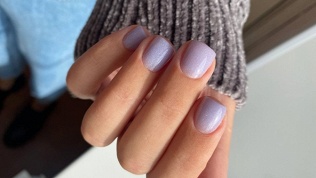 Пудровый маникюр и педикюр или покрытие в салоне красоты Trosani