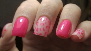 Маникюр и педикюр с покрытием гель-лаком от студии красоты «Маник и точка»