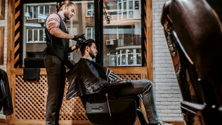 Стрижка, оформление бороды в барбершопе Kontur Barbershop