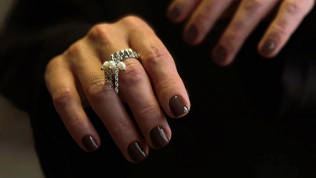 Маникюр и педикюр с покрытием гель-лаком в студии «Красивые люди»