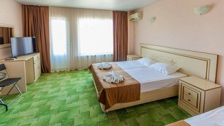 Отдых в Ольгинке на первой береговой линии с завтраком в отеле «Дайв»