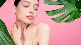 Чистка, пилинг или массаж лица в студии косметологии «Желтая ворона»