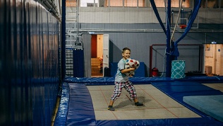 1 час занятий на батуте в батутном центре «Небо»