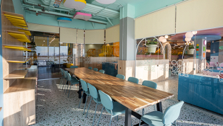 Поздравление или встреча гостей от Бамблби в центре «Brosko.Дети»