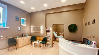 Маникюр и педикюр с покрытием от студии красоты «Море»