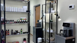 Чистка, пилинг или увлажняющий уход для лица в клубе красоты Youth