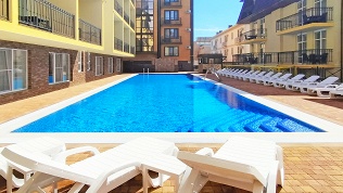 Отдых в Анапе в гостинице с тремя бассейнами «Аристократ»