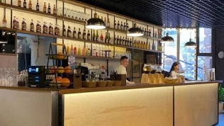 Всё меню и напитки в гастробаре голландской кухни «Молодой голландец»