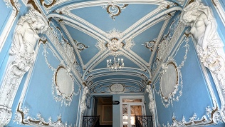 Экскурсия «Дворы и парадные Петербурга + коммунальная квартира»