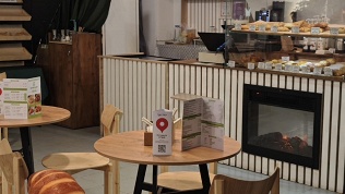 Меню и напитки в гастрономе-пекарне «Мамин базар»