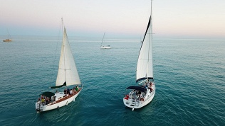 Морская прогулка на яхте по Черному морю от компании Vlasovsail