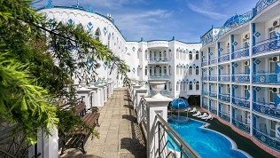 Отдых в Крыму в Большой Ялте с питанием в отеле «1001 ночь»