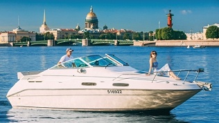 Прогулка на катере в Санкт-Петербурге от компании «Амулет»