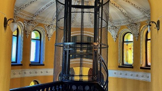 Экскурсия по дворам и парадным от компании «Секретный Петербург»