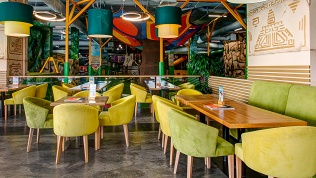 Праздник в ТРК «Питерлэнд» в парке развлечений Joki Joya