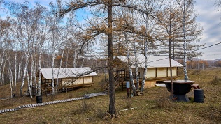 Отдых в рекреационном комплексе в глэмпинге «Наедине» на озере Банное