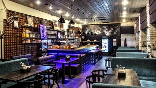 Всё меню кухни и напитки в баре Trigger