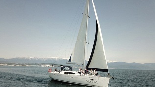 Морская прогулка на яхте по Черному морю от компании Vlasovsail