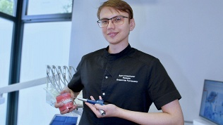 Комплексная процедура гигиенической чистки зубов в клинике «Премоляр»