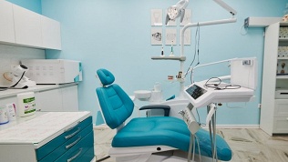 Чистка зубов, отбеливание или лечение кариеса в клинике «Моя стоматология»