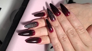 Маникюр и педикюр с покрытием гель-лаком в студии Ольги Чижовой